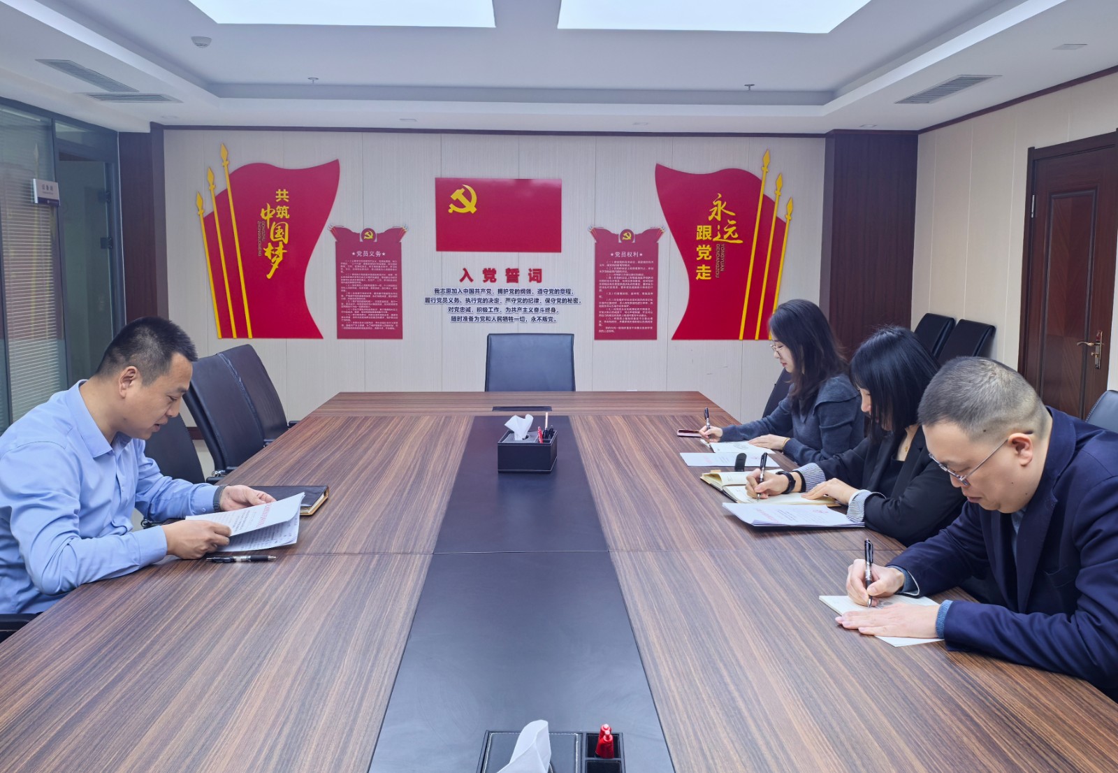 2.18会议照片.jpg